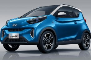 chery eq1 carro eletrico azul de frente