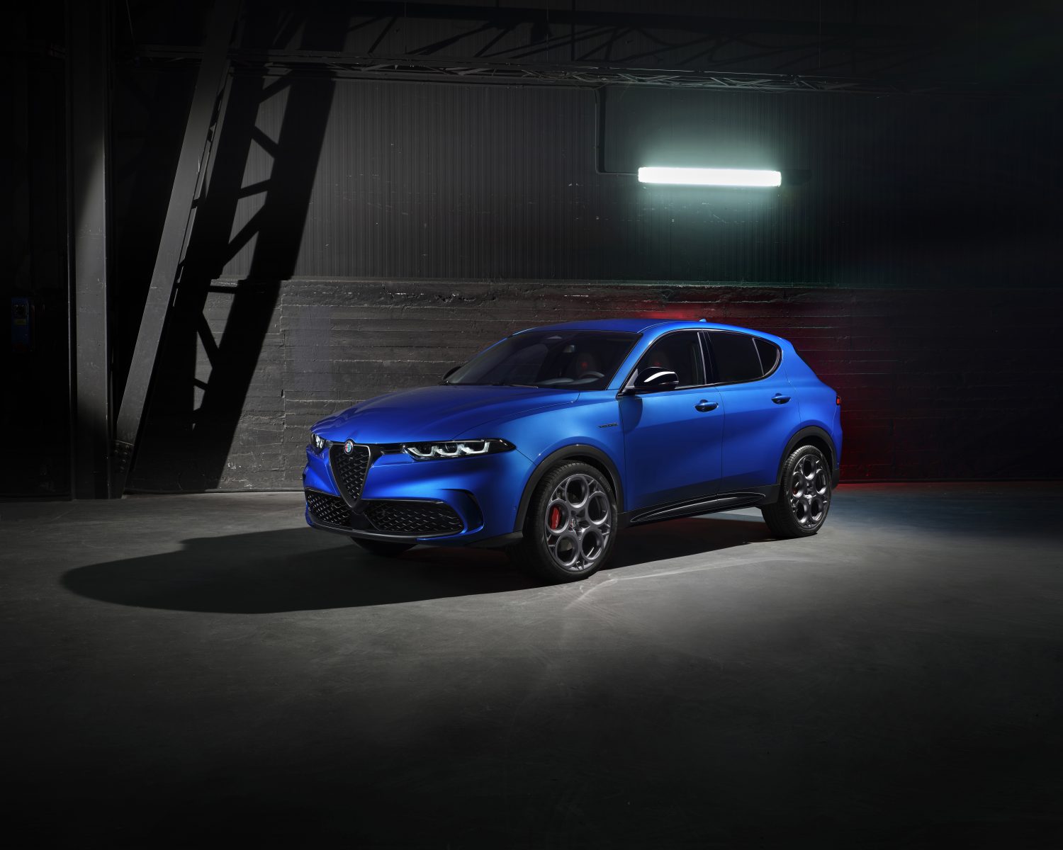 alfa_romeo_tonale_veloce_azul-frente-parado-2-1500x1200.jpeg