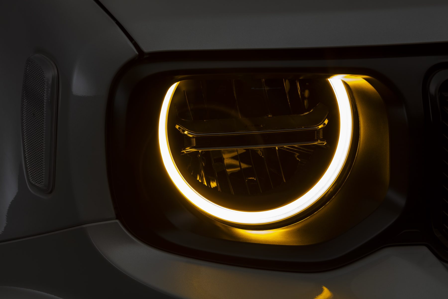 jeep-renegade-2022-sport-3-1800x1200.jpg