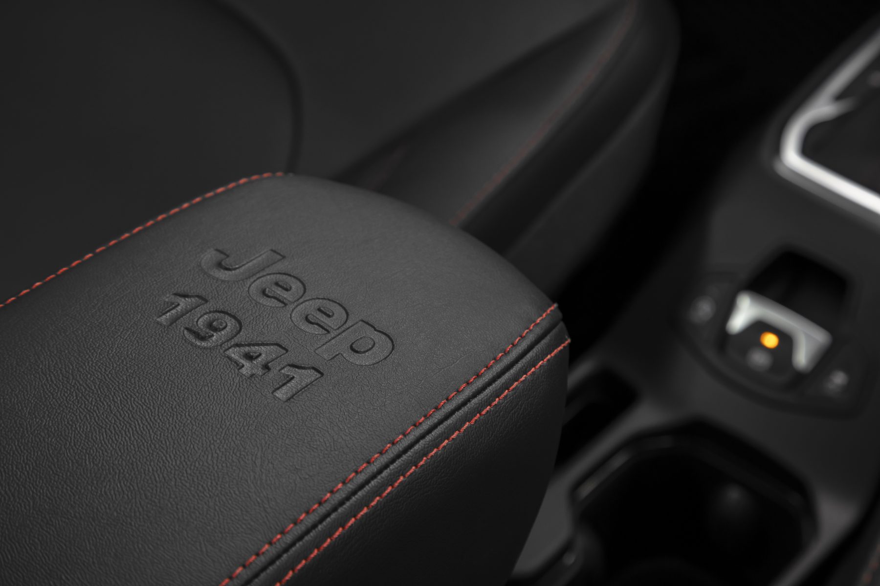 jeep_renegade_2022_trailhawk-12-1800x1200.jpg
