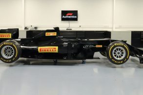 replica de carro de formula 1 com pneus reais da pirelli