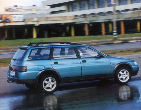 lada 111 gti 2 0 4x4 azul lateral parado