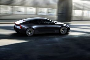 polestar 5 conceito lateral em movimento tunel
