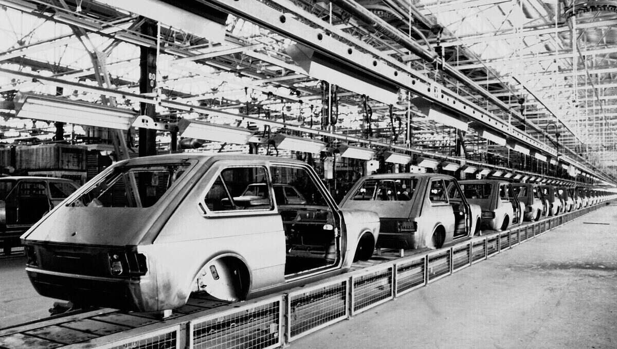 linha producao do 147 na fabrica da fiat em betim mg