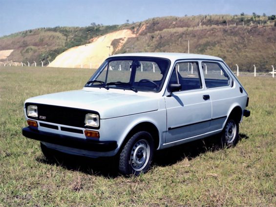 fiat 147 azul de frente