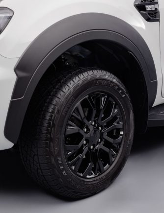 ford ranger fx4 2023 branca rodas de 18 polegadas com pneus de uso misto