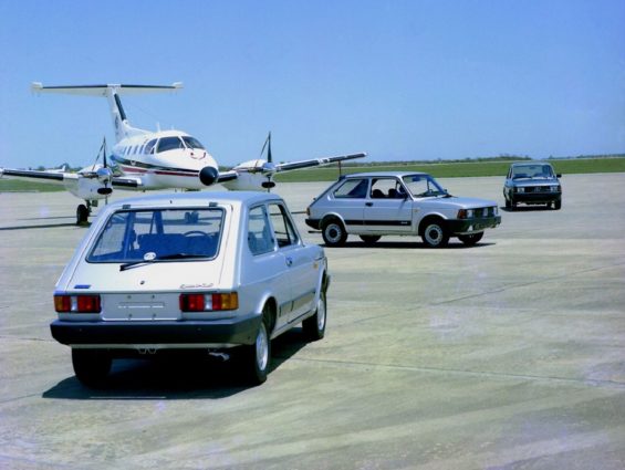 fiat 147 spazio tres modelos da linha em aeroporto