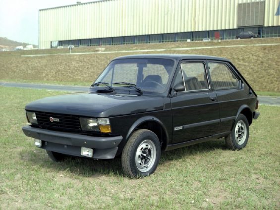 fiat 147 rallye preto de frente