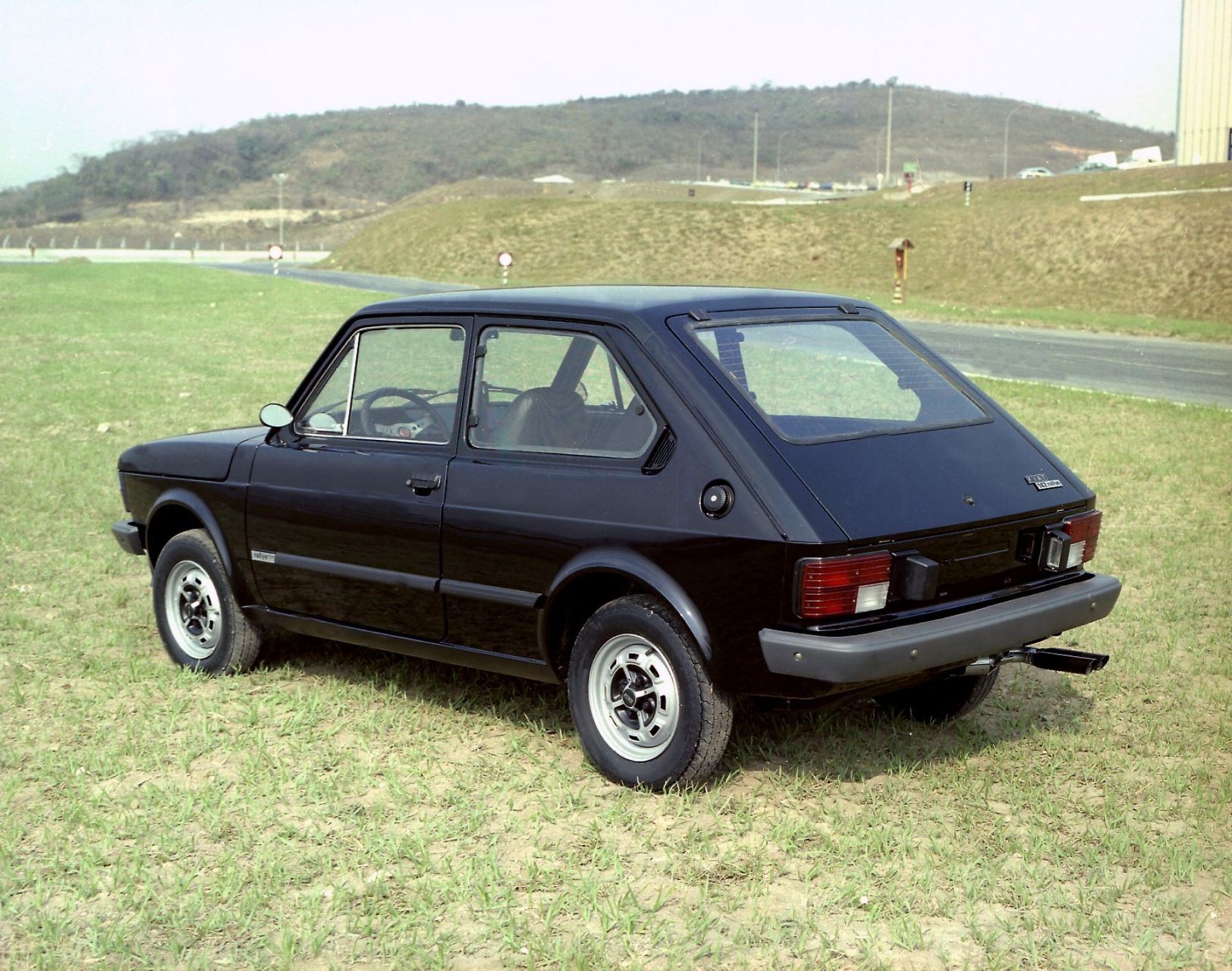 fiat 147 rallye preto traseira