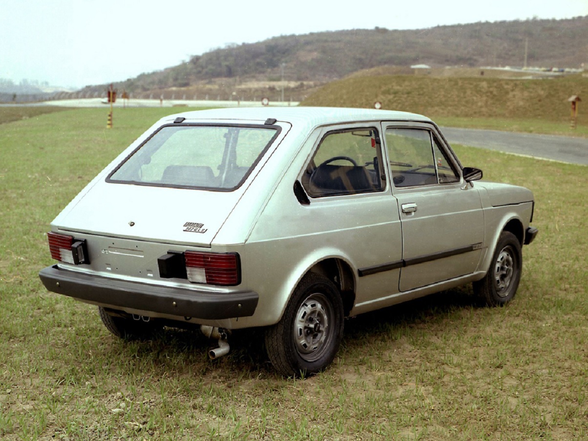 fiat 147 gls prata traseira