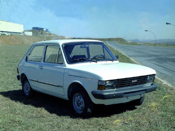 fiat 147 gl branco de frente