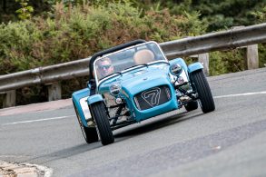 caterham seven 170 s azul claro frente