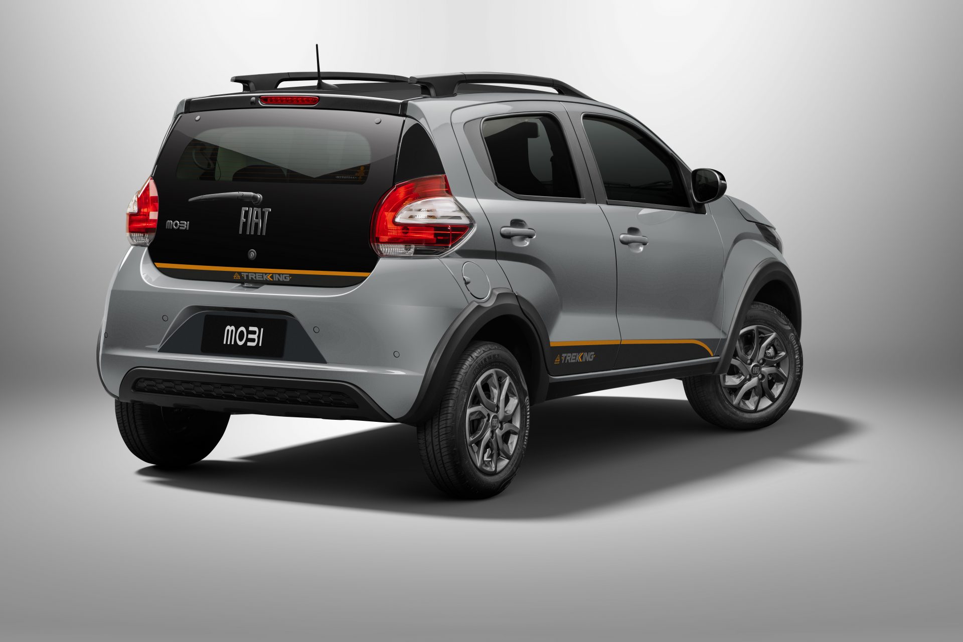 fiat mobi trekking 2023 cinza traseira