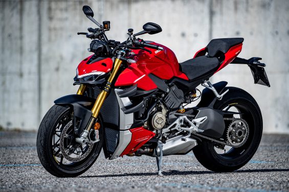 ducati streetfighter v4s 4