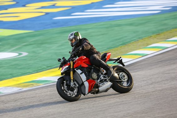 ducati streetfighter v4s 12