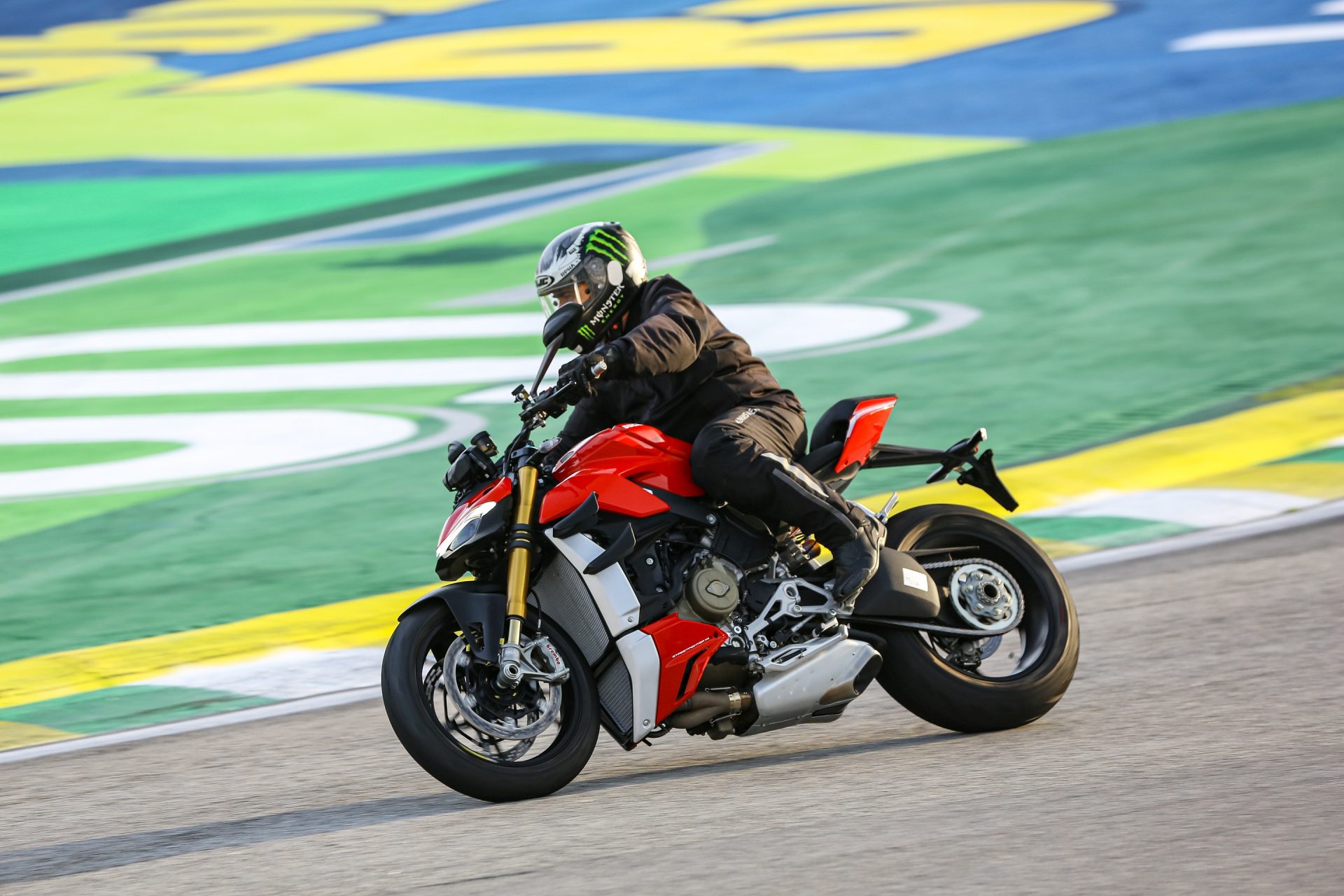 ducati streetfighter v4s 13