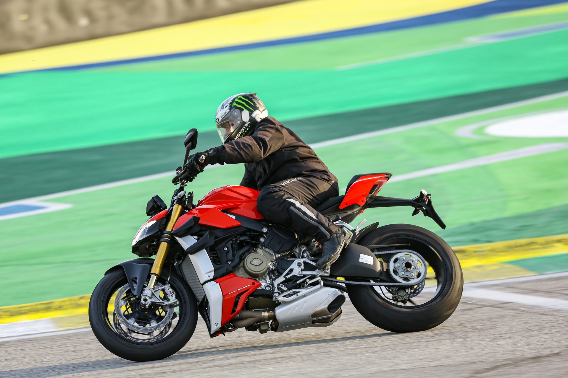 ducati streetfighter v4s 15