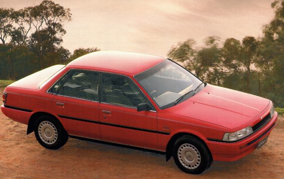 holden apollo vermelho lateral visto de cima