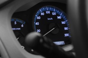 Velocidade registrada no velocímetro nem sempre é marcada com precisão