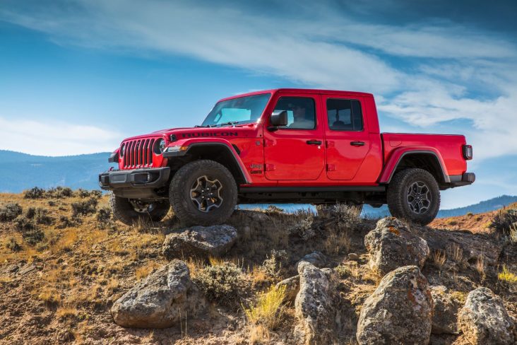 jeep gladiator rubicon vermelha frente parada