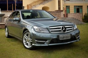 Um veículo importado usado com preço baixo pode ser uma oferta tentadora