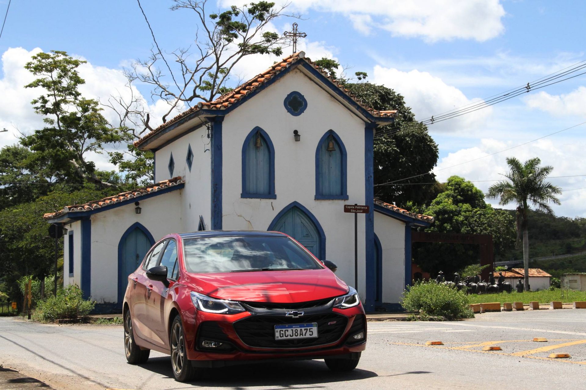 chevrolet-cruze-hatch-rs-2022-vermelho-de-frente-1-1920x1280.jpg