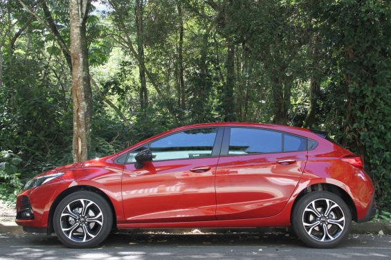 chevrolet cruze hatch rs 2022 vermelho lateral