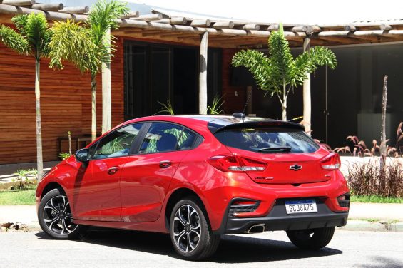 chevrolet cruze hatch rs 2022 vermelho traseira