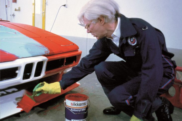 bmw m1 grupo 4 procar art car andy warhol com o artista pintando o carro