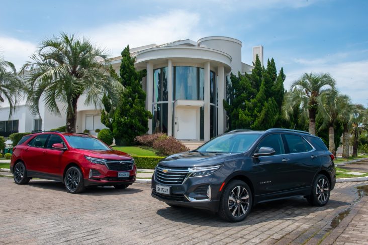 novo chevrolet equinox 2023 versoes rs e premier de frente