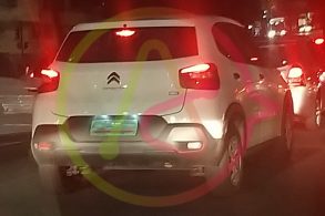 flagra citroen c3 1 0 live branco traseira