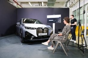Cores do BMW iX podem ser alteradas através do pensamento