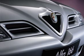 alfa romeo 166 prata detalhe grade