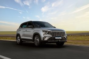 hyundai creta n line cinza frente em movimento