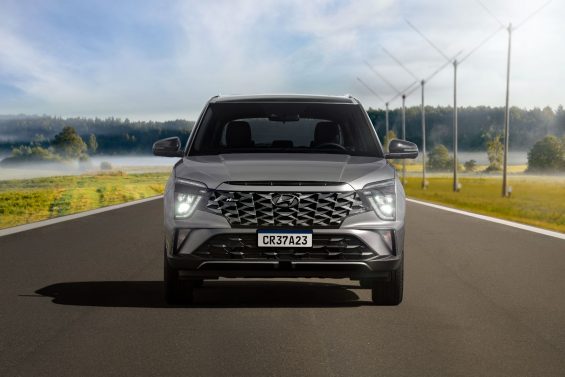 hyundai creta n line cinza dianteira em movimento