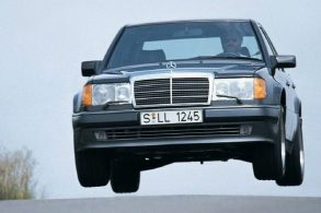 mercedes benz 500e frente saltando