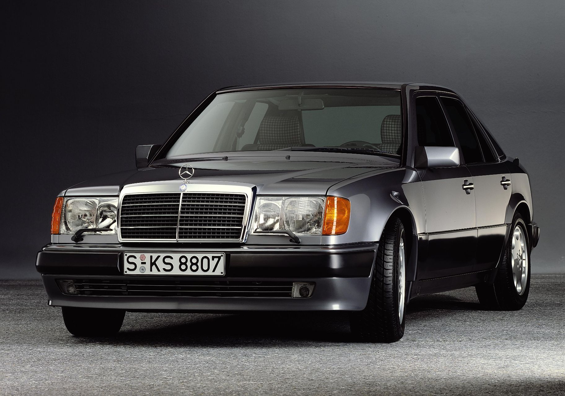 mercedes benz 500 e preto frente