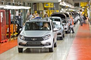 linha de producao do lada granta autovaz