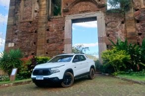 fiat toro ultra 2022 branca vista de frente 1