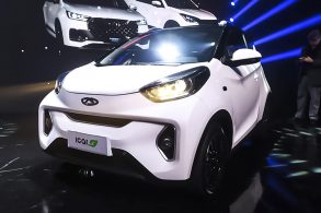 caoa chery icar 2023 frente branco autopapo