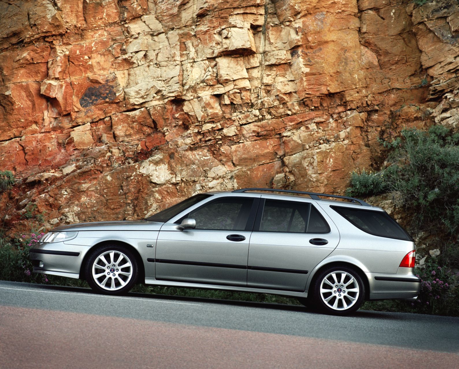 saab 9 5 aero wagon lateral