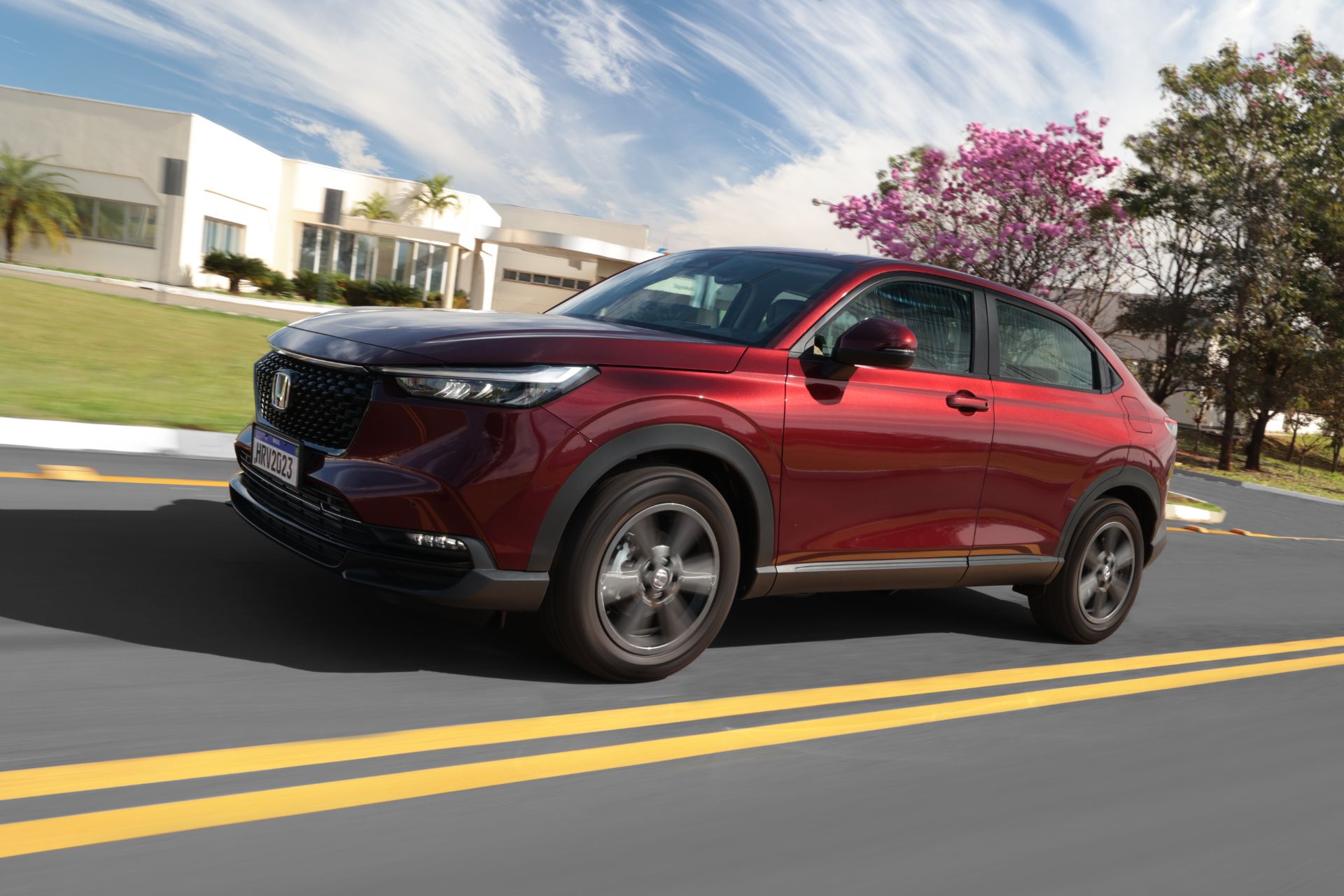 novo_honda_hr-v_advance_na_estrada-1.jpg