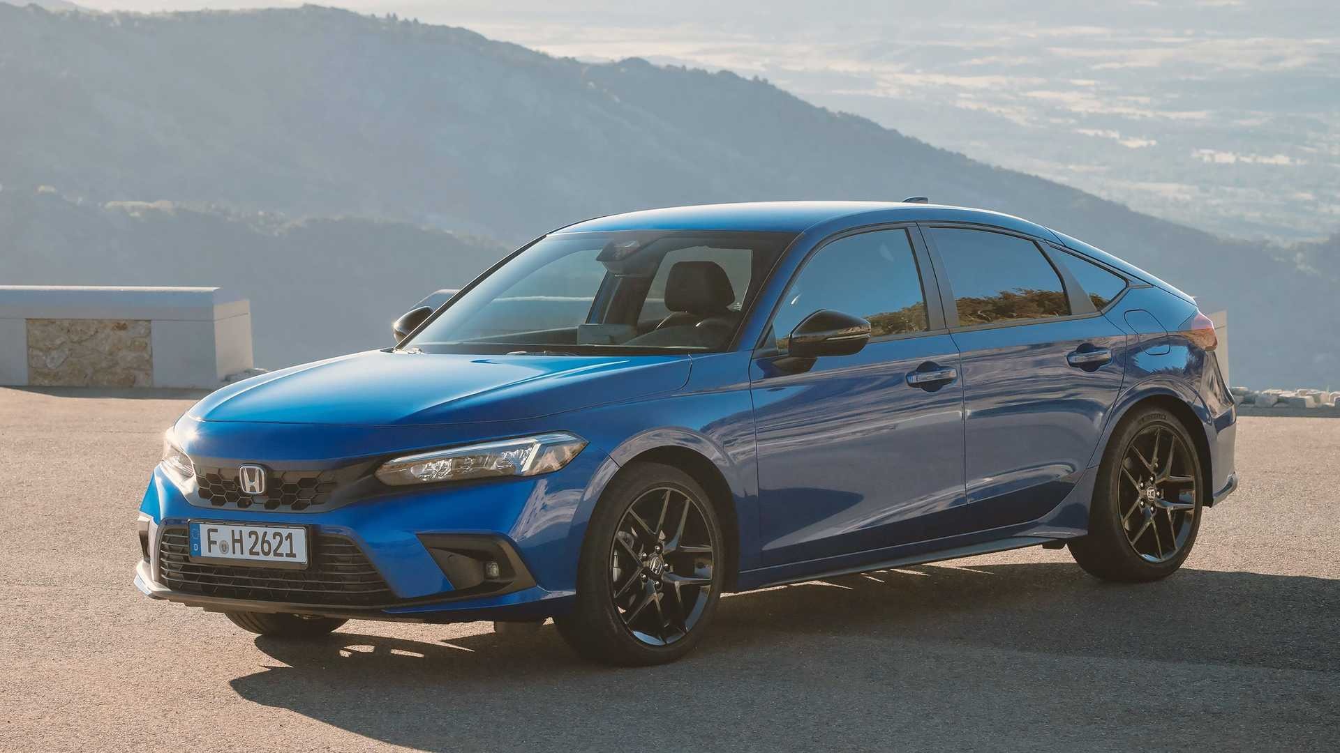 honda-civic-e-hev-2022-azul-lateral-montanha-fundo.jpg