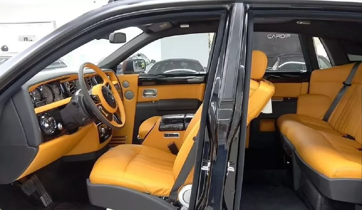 interior laranja de pele de cobra e jacare rolls royce phantom 2005