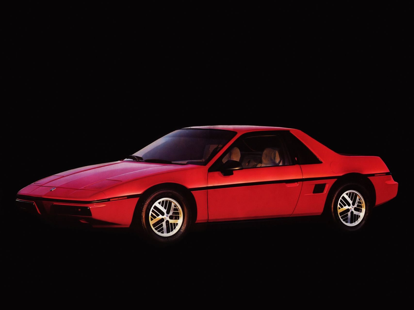 pontiac_fiero-vermelho-lateral.jpg