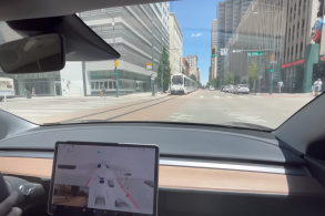 piloto automatico tesla model 3 joga carro trem