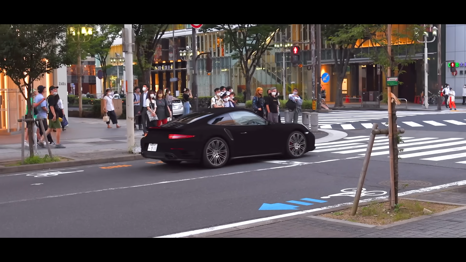 Carro mais preto do mundo': Vídeo mostra transformação de Porsche