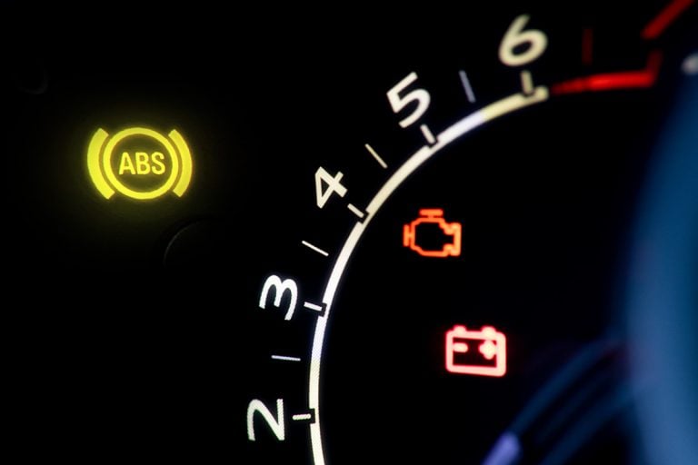 Luzes Do Airbag E Abs Acesas? Dê Um 'ctrl+alt+del' Na Bateria