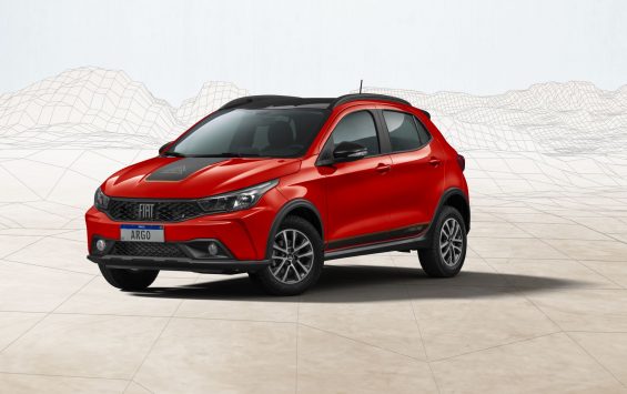 fiat argo trekking 1 3 2023 vermelho frente parado em estudio