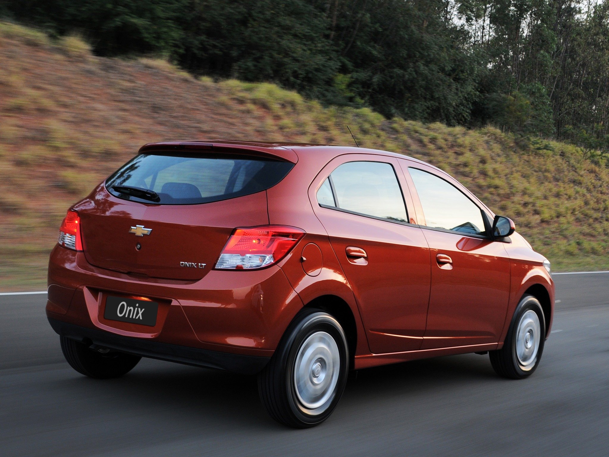 Chevrolet Corsa Hatch é carro usado potente por menos de R$ 30.000